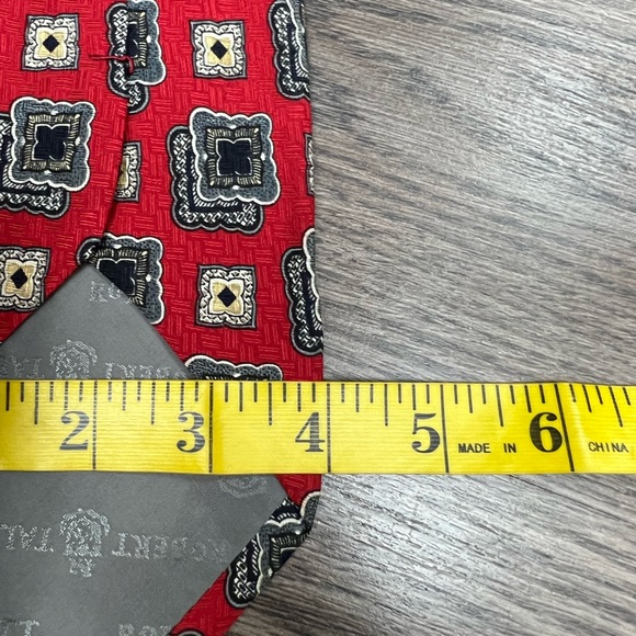 Robert Talbott Red w/ Grey Medallion Pattern Silk Tie - Picture 4 of 4